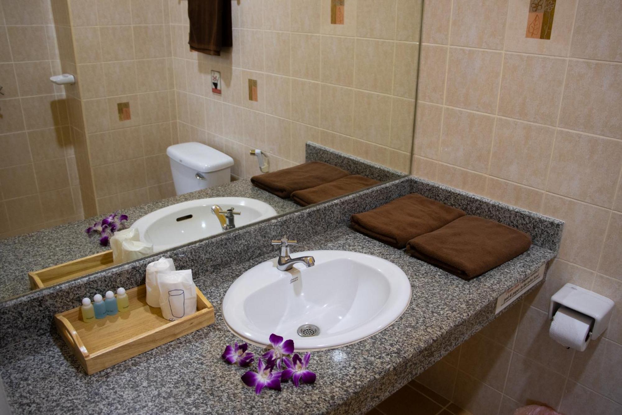 Thai Life Guesthouse Khaolak Khao Lak Bagian luar foto