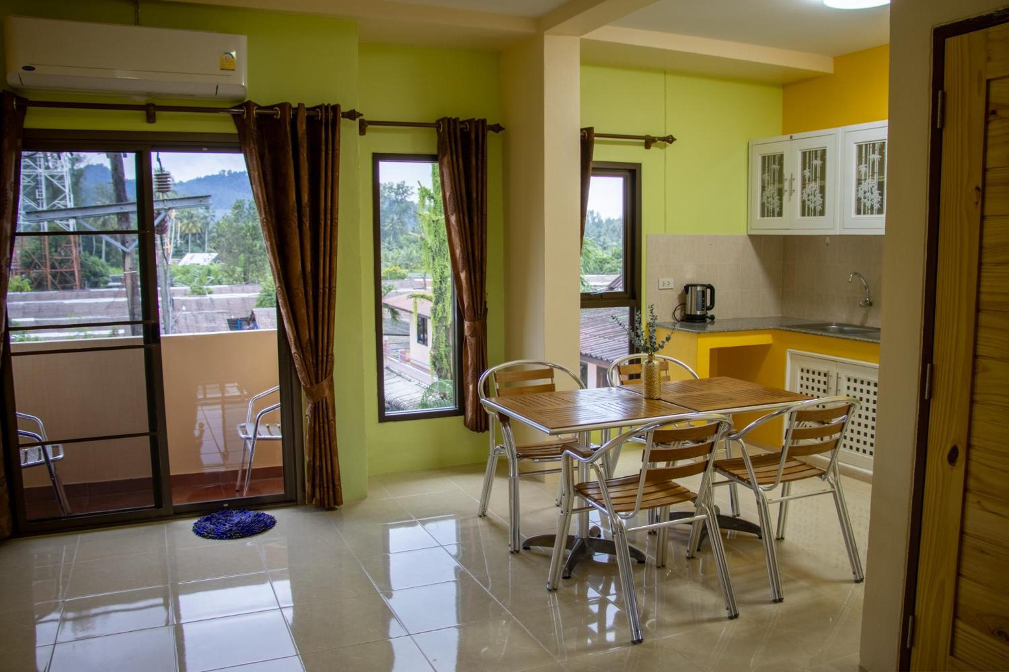 Thai Life Guesthouse Khaolak Khao Lak Bagian luar foto