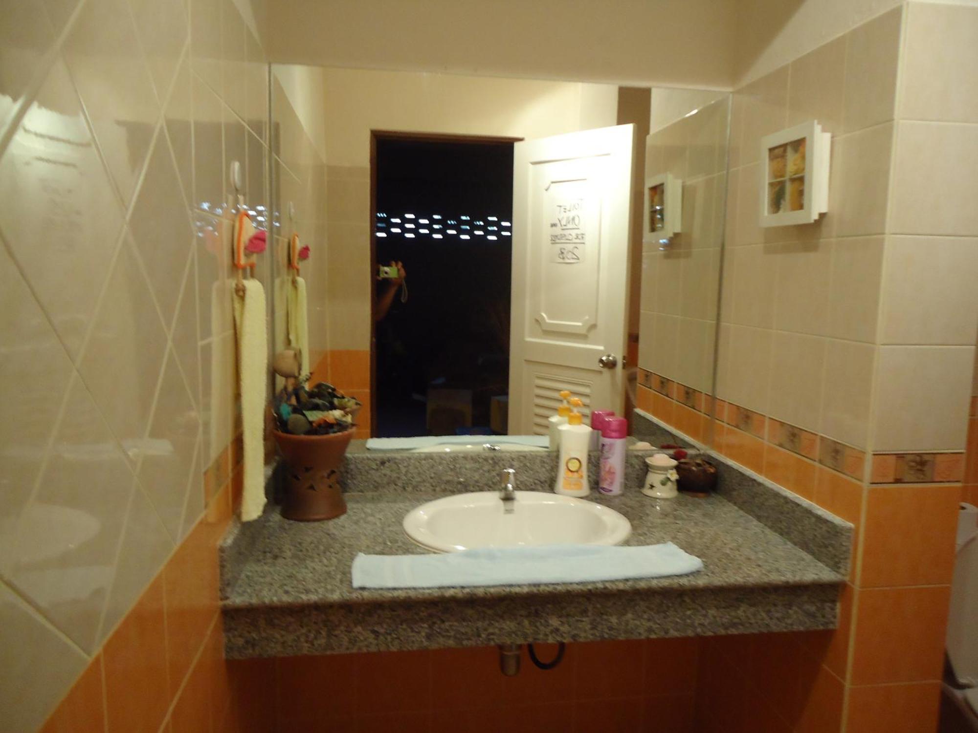 Thai Life Guesthouse Khaolak Khao Lak Bagian luar foto