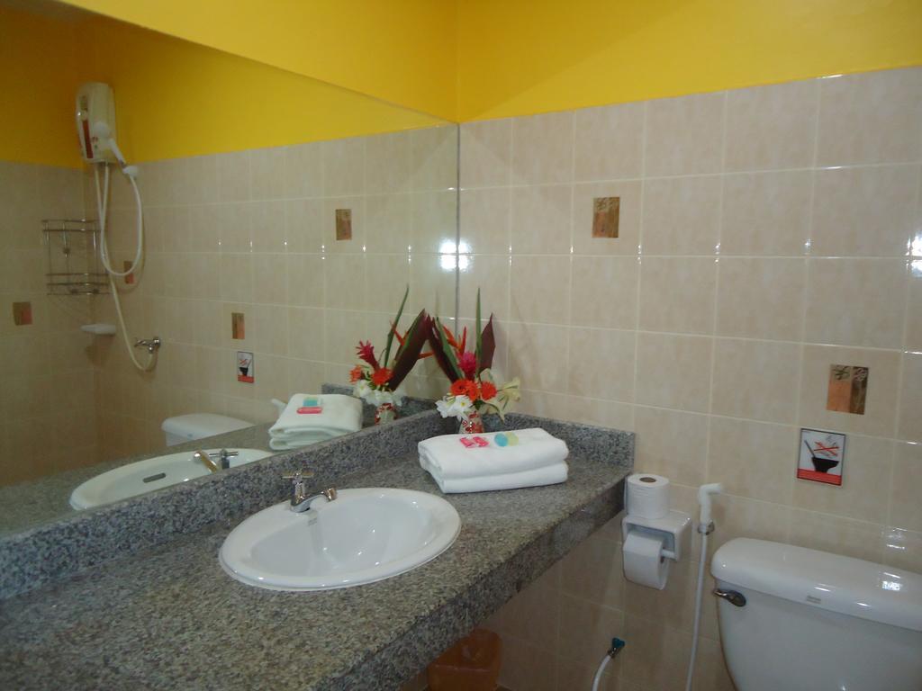 Thai Life Guesthouse Khaolak Khao Lak Bagian luar foto